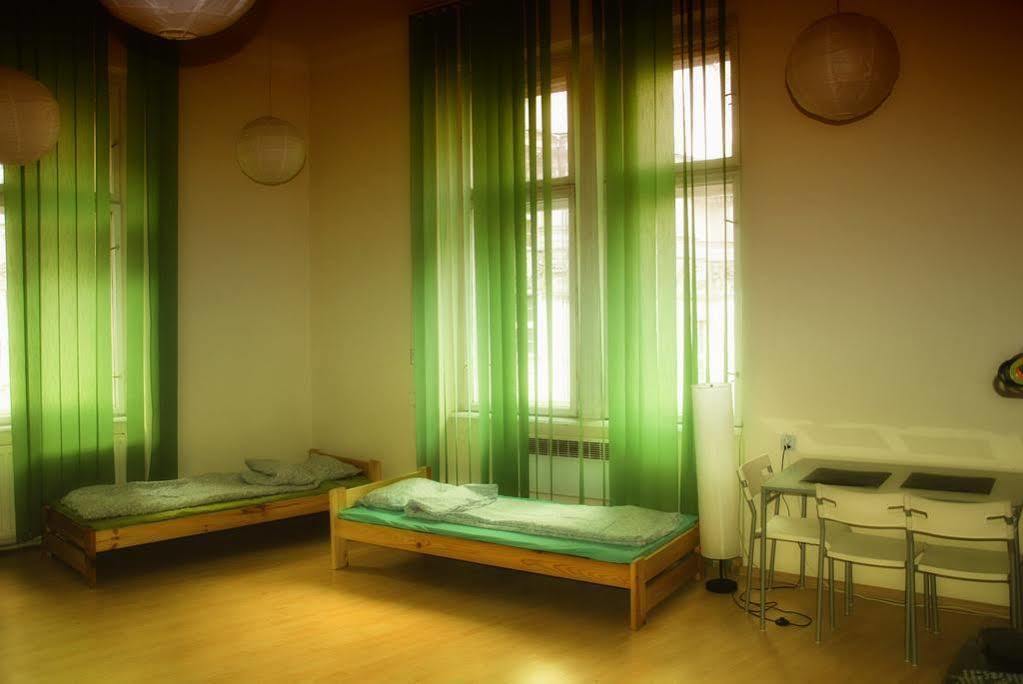 Hostel Krakowskie Klimaty Cracóvia Exterior foto